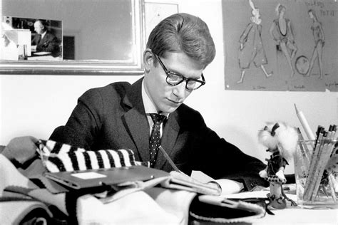 stilisti italiani su ysl|Yves Saint Laurent: la storia e gli stilisti della maison .